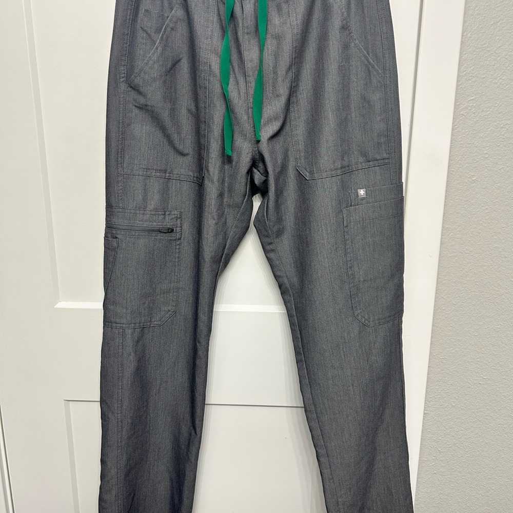 Figs Men's Cargo Scrub Pant